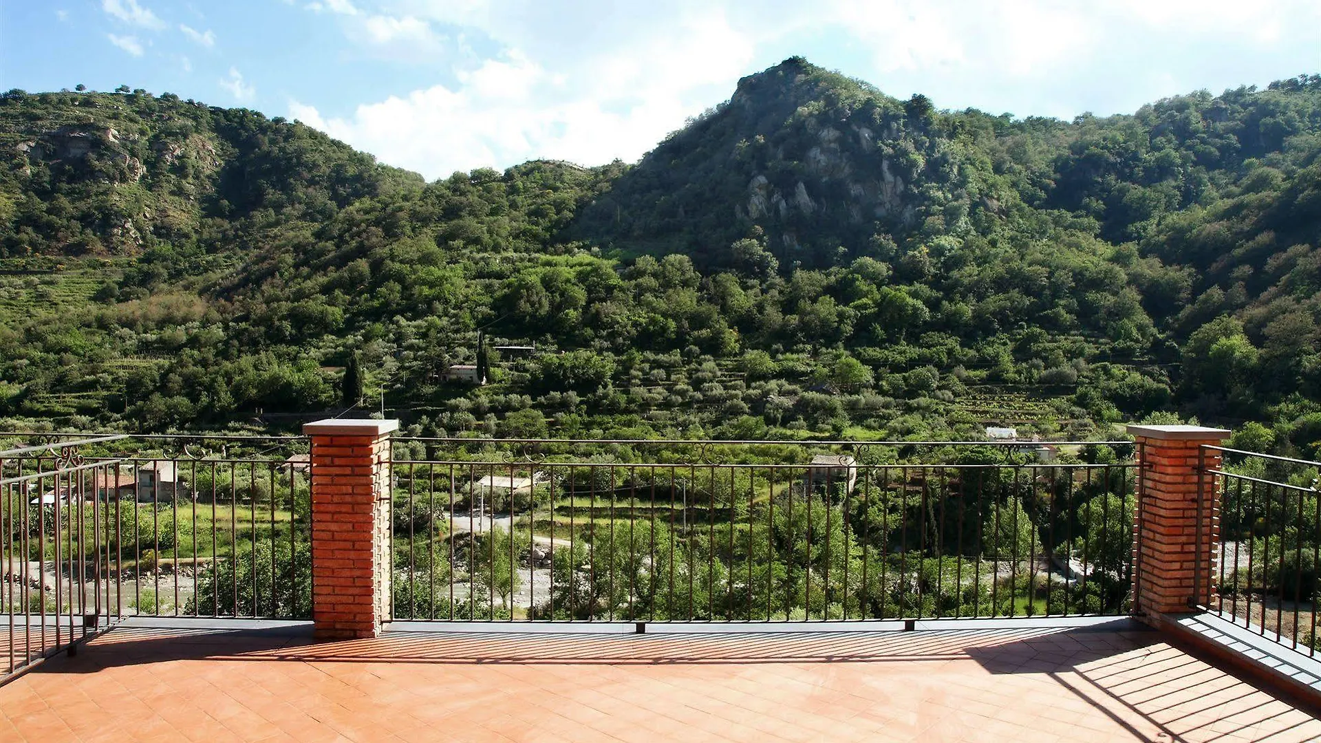 Le Oreadi Francavilla di Sicilia 0*,  Italia